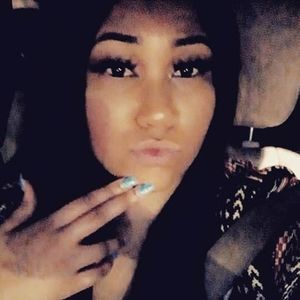 Meet your Posher, Monay